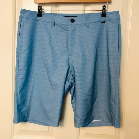 Travis Mathew Loreto Shorts Blue Stripes Size 36 - Picture 1 of 6